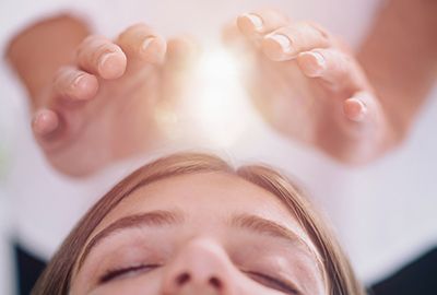 Der zweite Prozess-Schritt des Energetic Trauma Healing® bei Find Your Balance : Melanie Fleper in Bad Aibling besteht im energetischen Reading und der systemischen Lösungsfindung.